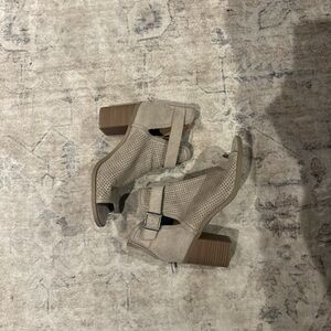 Universal Thread Taupe Heeled Boots